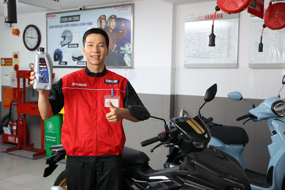 Chuyên viên tư vấn tại xưởng dịch vụ Yamaha Motor Việt Nam. Ảnh: Yamaha Motor Việt Nam