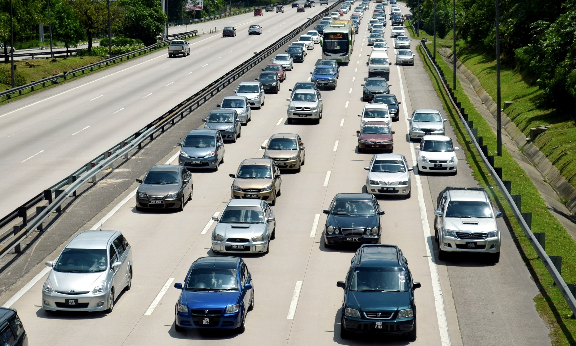 Số xe bán ra tại Malaysia trong 2023 là gần 800.000. Ảnh: Bernama
