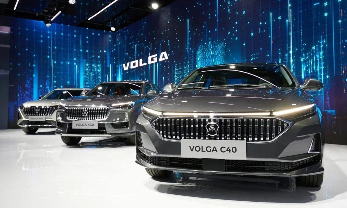 Ba mẫu xe Volga mới tại triển lãm công nghệ Nga ngày 21/5. Ảnh: KuaiTechnology
