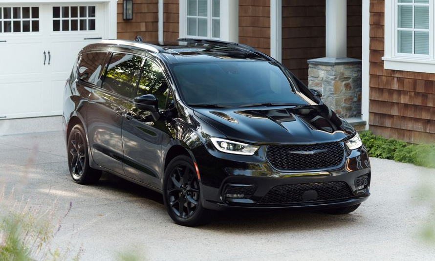 Minivan Chrysler Pacifica với gói trang bị toàn màu đen. Ảnh: Chrysler