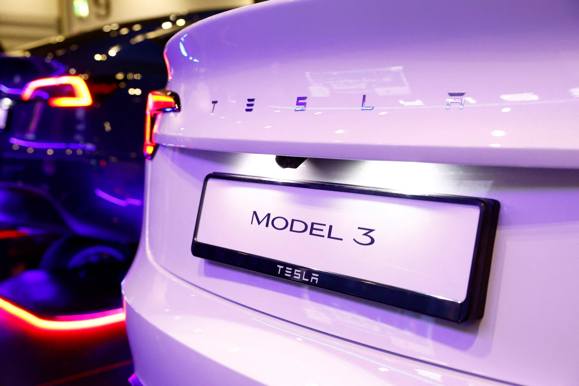 Tesla Model 3 tại một triển lãm xe. Ảnh: Reuters