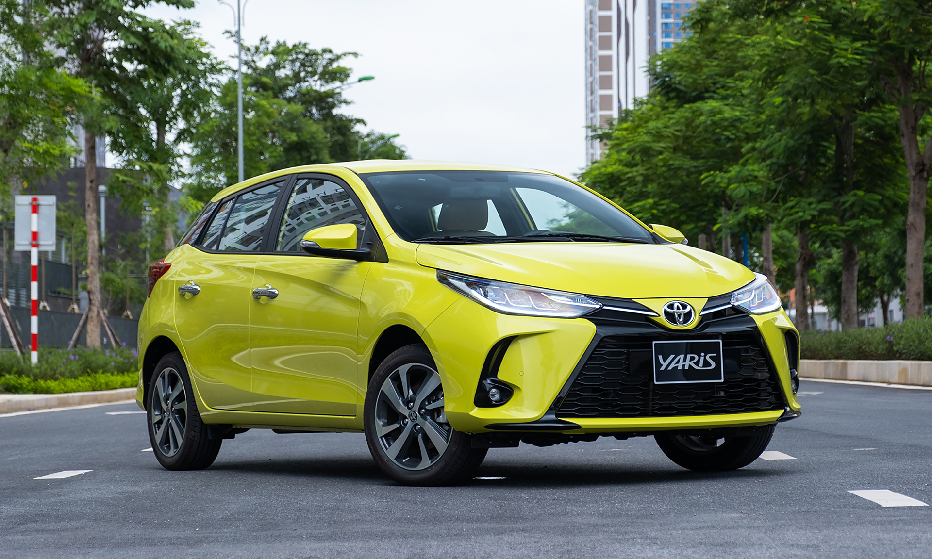 Toyota Yaris lăn bánh tại Hà Nội. Ảnh: TMV